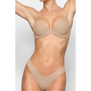 SKIMS Fits Everybody T-Shirt Bra